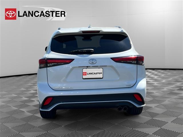used 2021 Toyota Highlander car, priced at $33,798