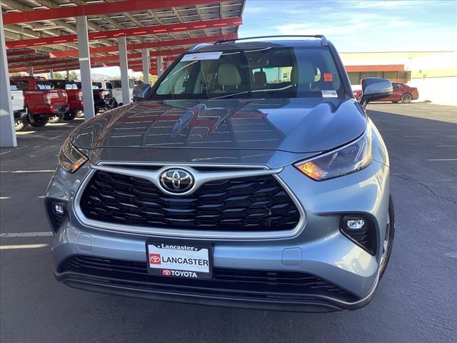 used 2022 Toyota Highlander car, priced at $31,487