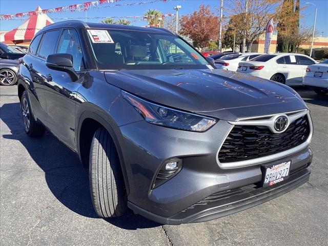 used 2022 Toyota Highlander car, priced at $33,997