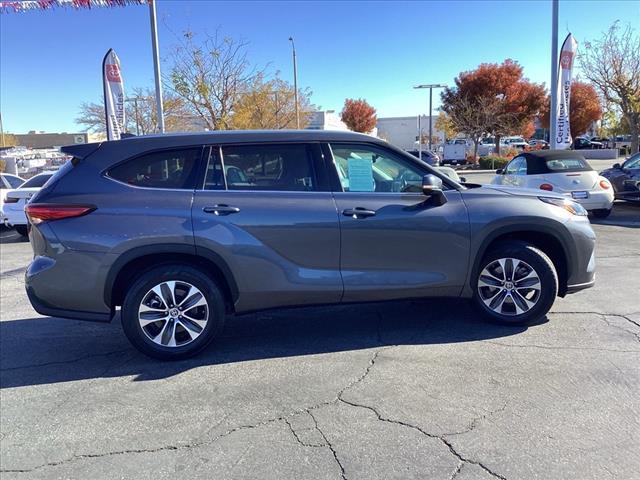 used 2022 Toyota Highlander car, priced at $33,997