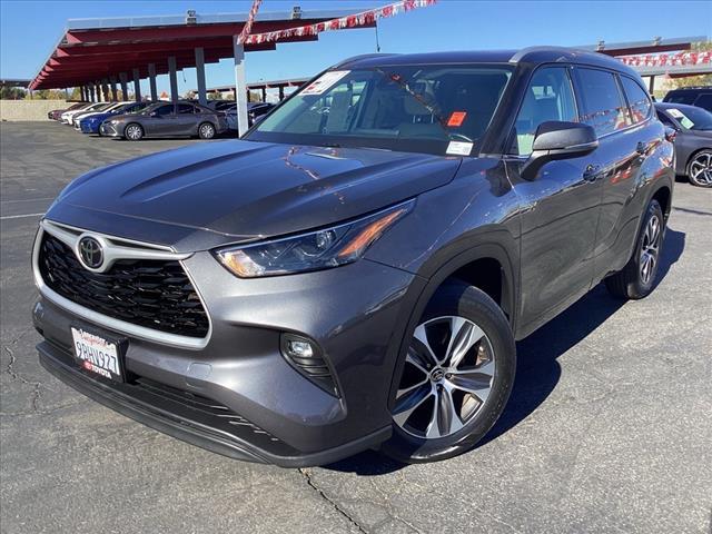 used 2022 Toyota Highlander car, priced at $33,997