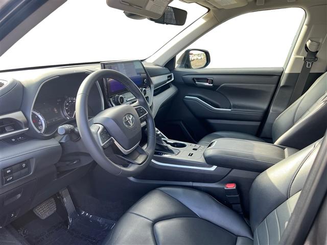 used 2024 Toyota Highlander car, priced at $43,998
