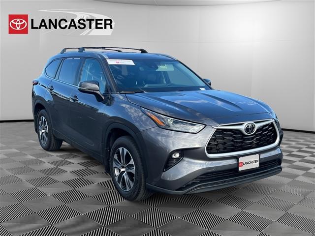 used 2024 Toyota Highlander car, priced at $43,998