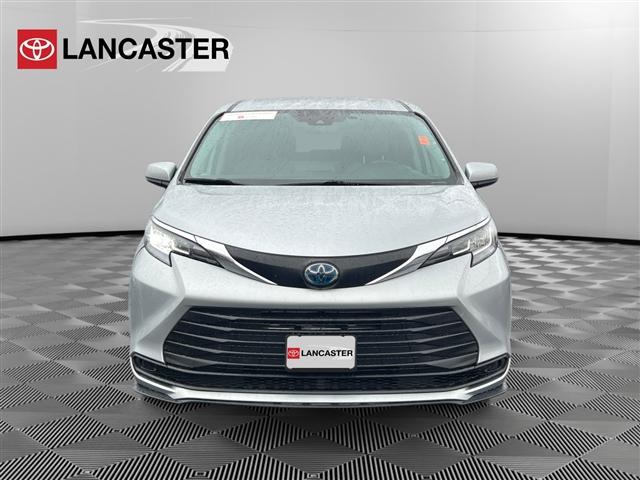 used 2023 Toyota Sienna car, priced at $39,998
