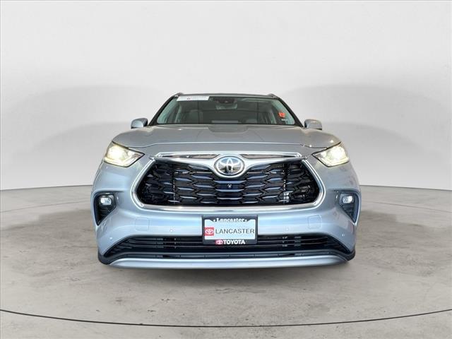 used 2022 Toyota Highlander car, priced at $39,499