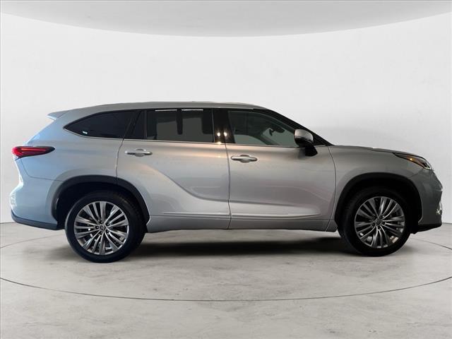 used 2022 Toyota Highlander car, priced at $39,499