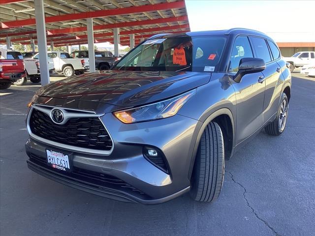 used 2022 Toyota Highlander car, priced at $33,299