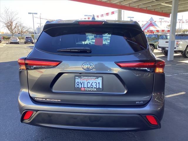 used 2022 Toyota Highlander car, priced at $33,299