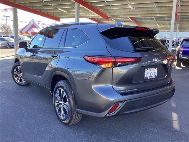 used 2022 Toyota Highlander car, priced at $33,299