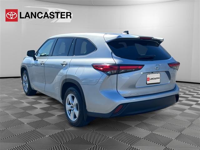 used 2022 Toyota Highlander car, priced at $31,498