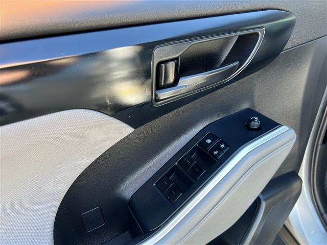 used 2022 Toyota Highlander car, priced at $31,498