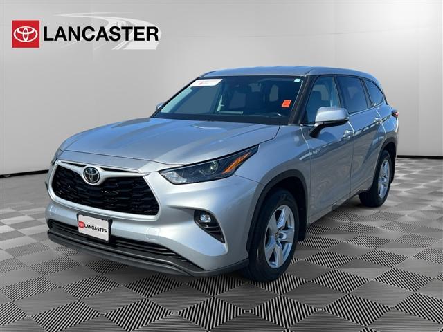 used 2022 Toyota Highlander car, priced at $31,498