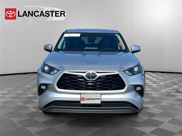 used 2022 Toyota Highlander car, priced at $31,498