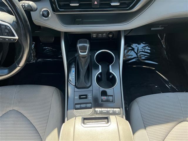 used 2022 Toyota Highlander car, priced at $31,498