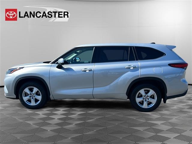 used 2022 Toyota Highlander car, priced at $31,498