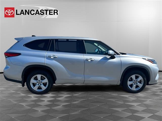 used 2022 Toyota Highlander car, priced at $31,498