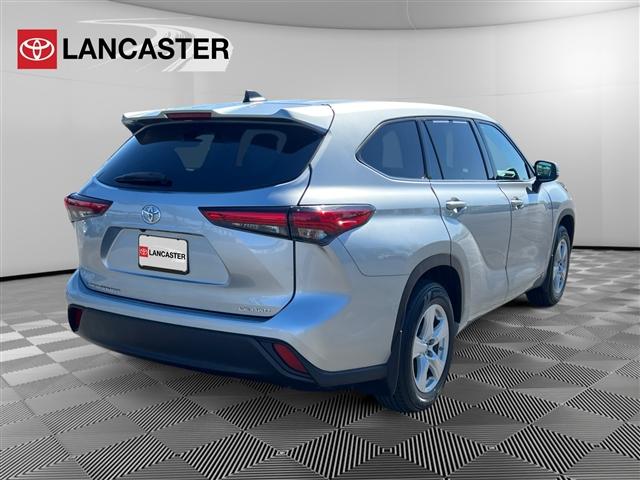 used 2022 Toyota Highlander car, priced at $31,498
