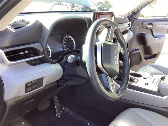 used 2022 Toyota Highlander Hybrid car, priced at $40,313