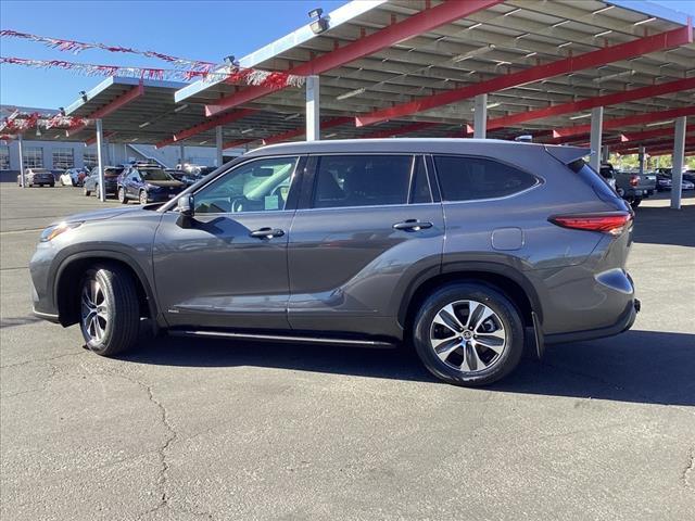 used 2022 Toyota Highlander Hybrid car, priced at $40,313