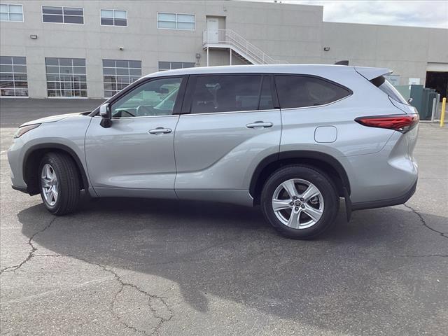 used 2022 Toyota Highlander car, priced at $33,998