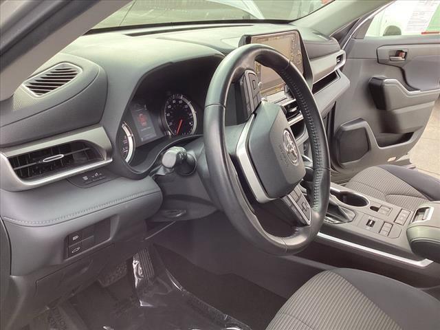 used 2022 Toyota Highlander car, priced at $33,998