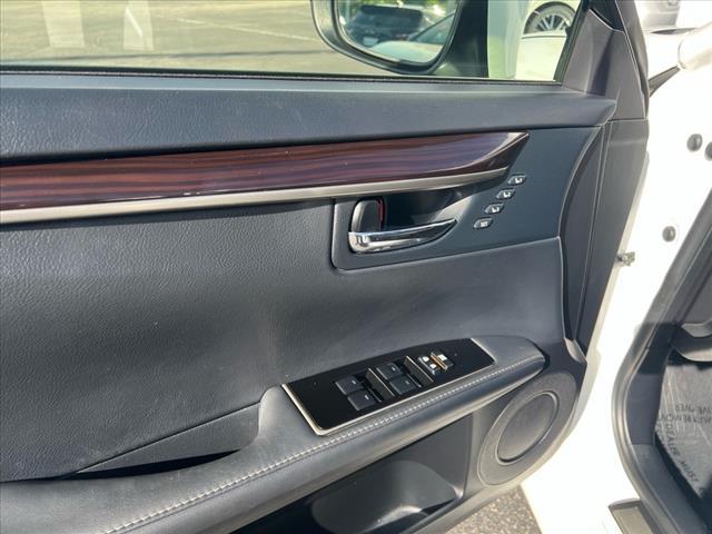 used 2018 Lexus ES 300h car, priced at $27,499