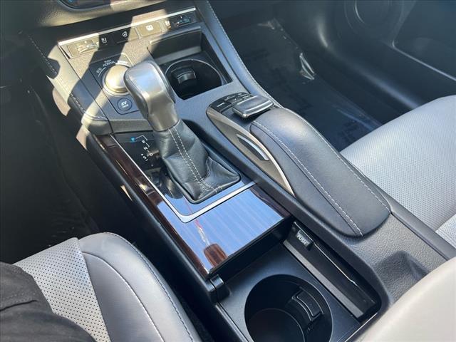 used 2018 Lexus ES 300h car, priced at $27,499