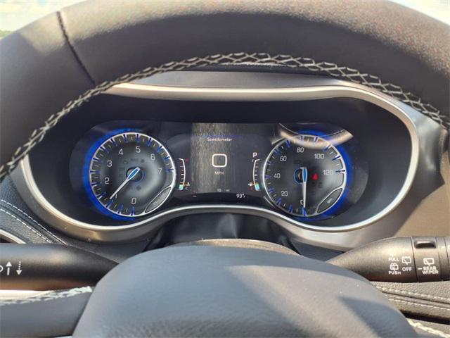 new 2025 Chrysler Pacifica car, priced at $36,967