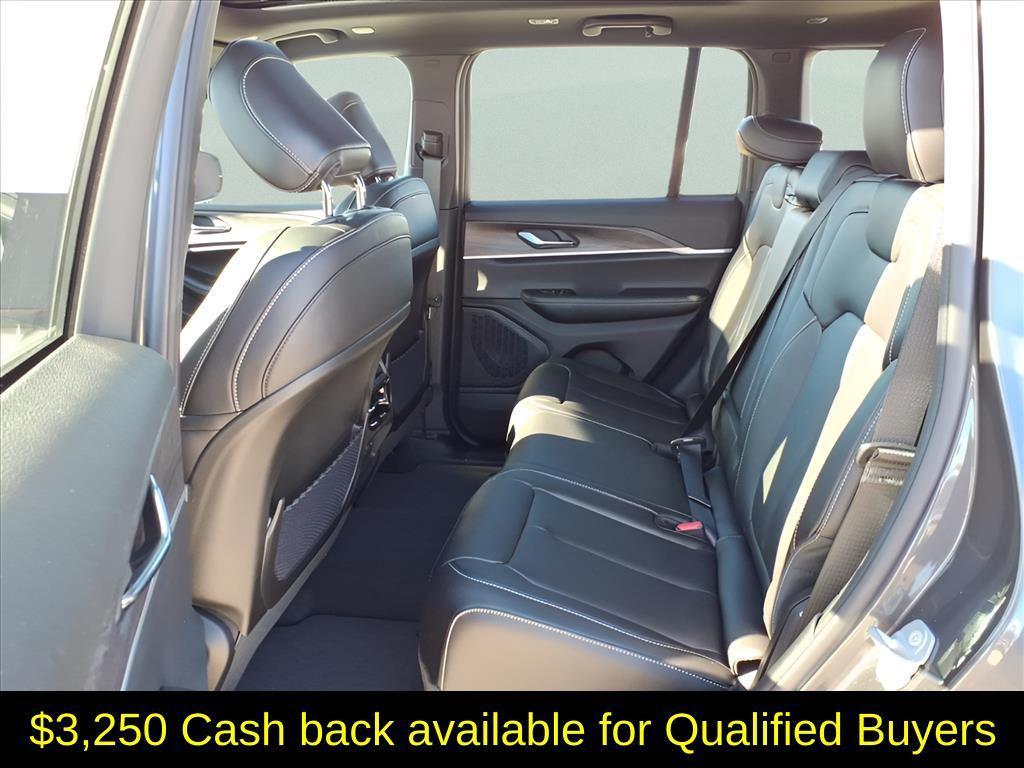 new 2025 Jeep Grand Cherokee car, priced at $45,775