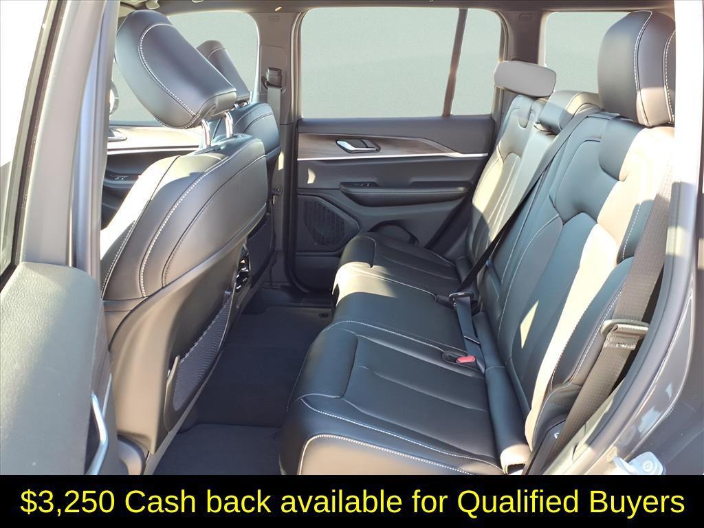 new 2025 Jeep Grand Cherokee car, priced at $45,775