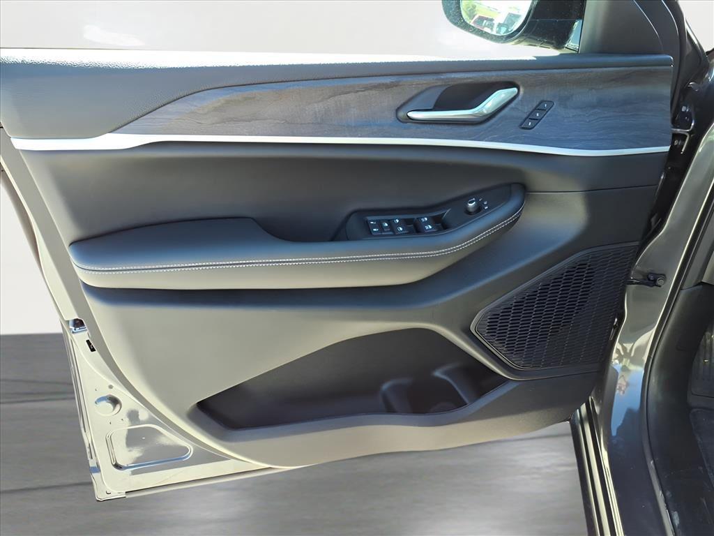 new 2025 Jeep Grand Cherokee car, priced at $45,775