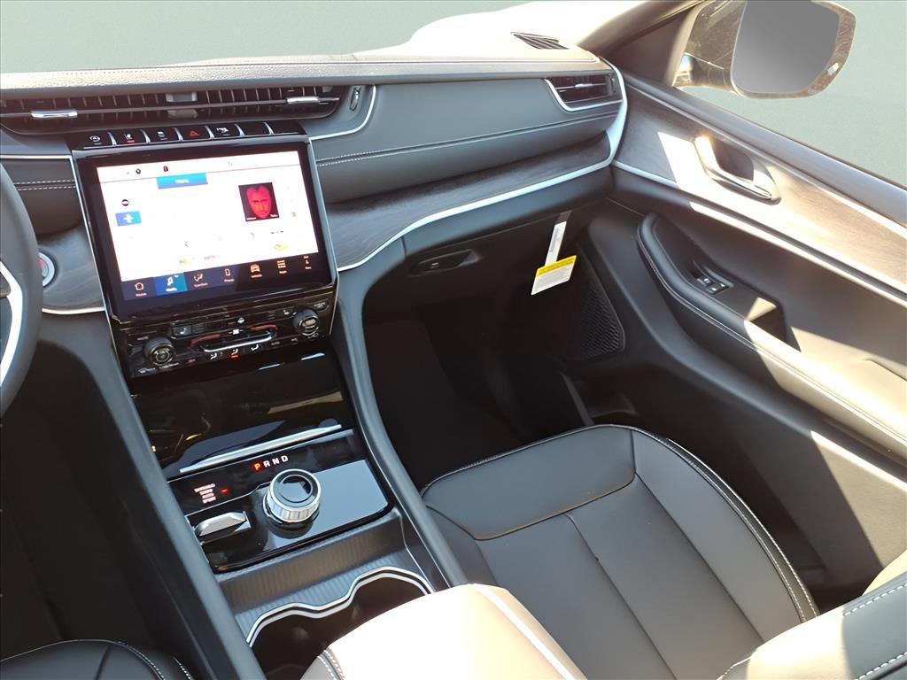 new 2025 Jeep Grand Cherokee car, priced at $45,775