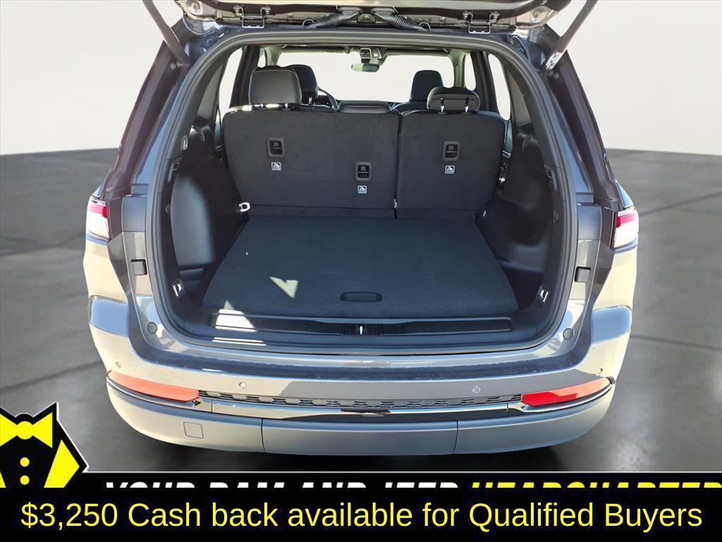 new 2025 Jeep Grand Cherokee car, priced at $45,775