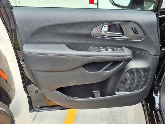 new 2025 Chrysler Pacifica car, priced at $40,325