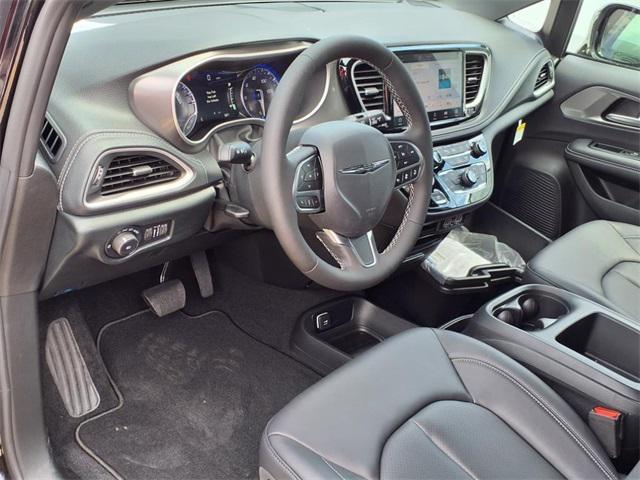 new 2025 Chrysler Pacifica car, priced at $40,325
