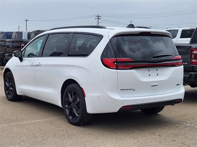 new 2024 Chrysler Pacifica car, priced at $43,369