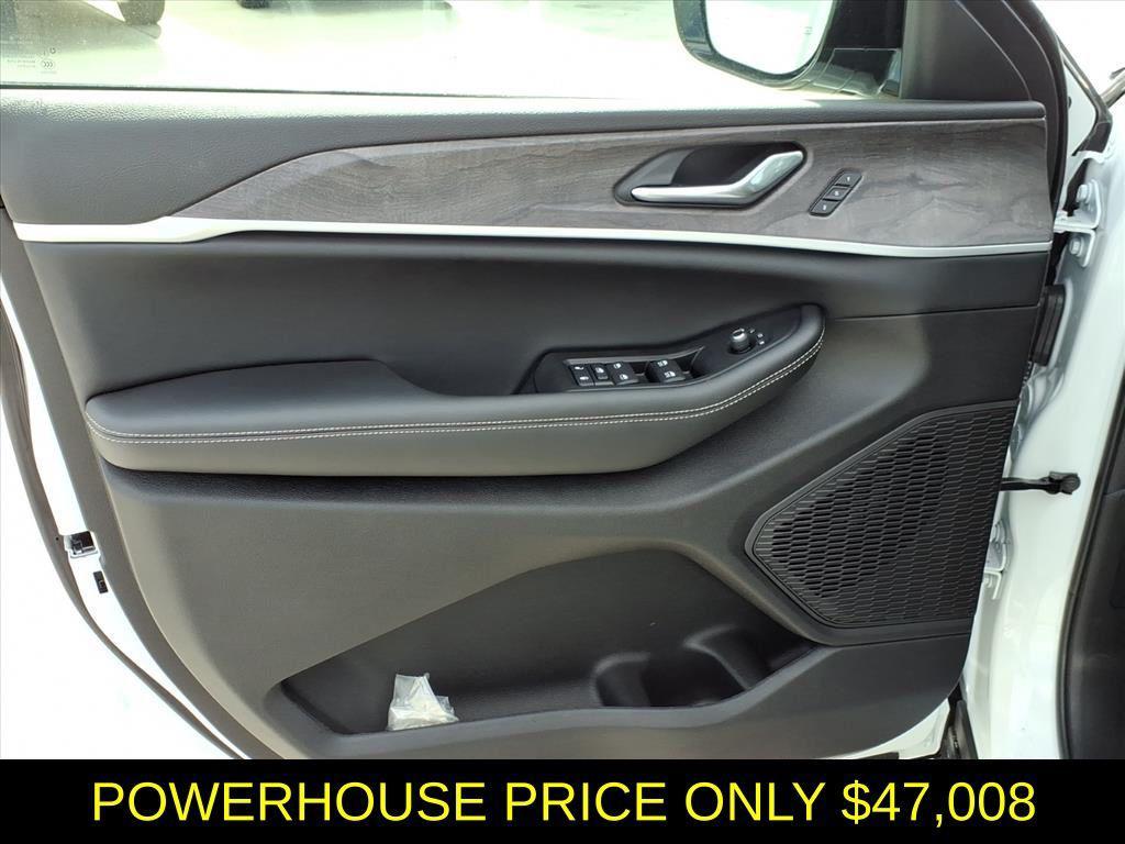 new 2025 Jeep Grand Cherokee L car, priced at $47,008