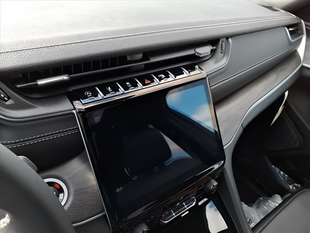 new 2025 Jeep Grand Cherokee L car, priced at $48,008