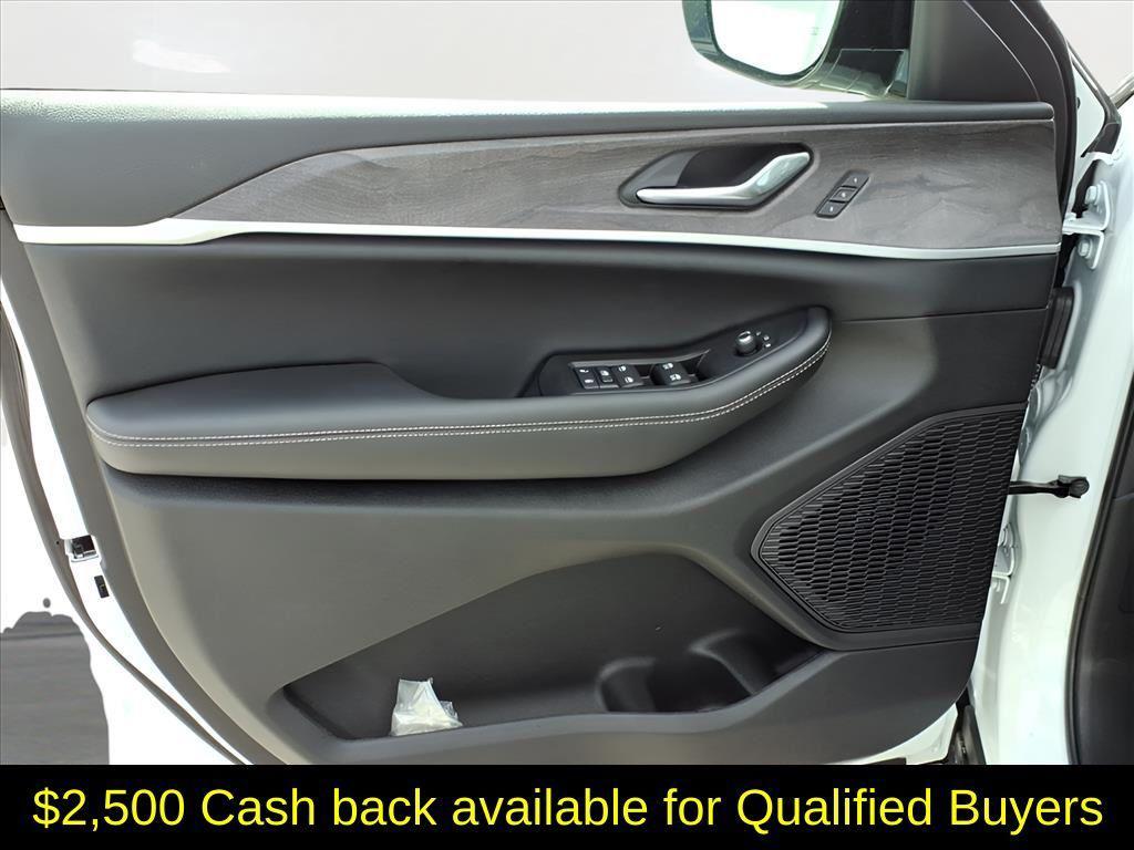 new 2025 Jeep Grand Cherokee L car, priced at $48,008