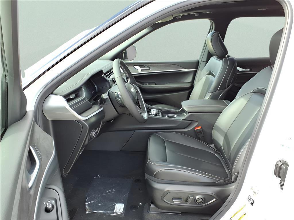 new 2025 Jeep Grand Cherokee L car, priced at $48,008