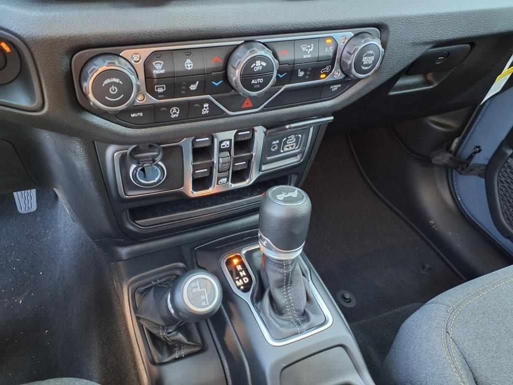 new 2025 Jeep Wrangler car, priced at $43,694