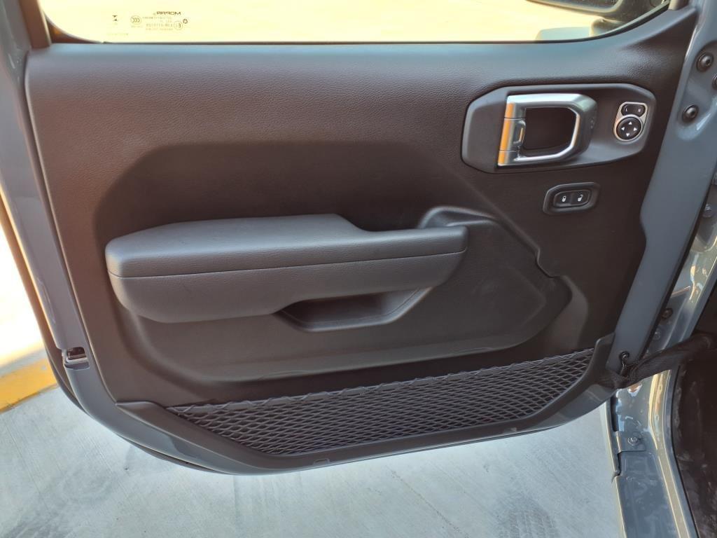 new 2025 Jeep Wrangler car, priced at $43,694