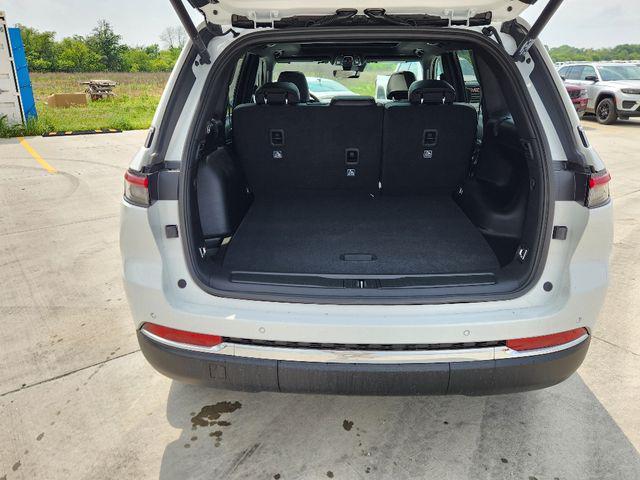 new 2025 Jeep Grand Cherokee car, priced at $38,637