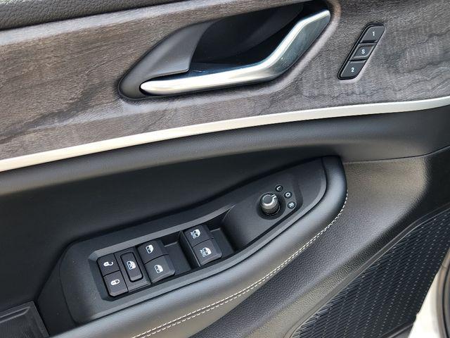 new 2025 Jeep Grand Cherokee car, priced at $38,637