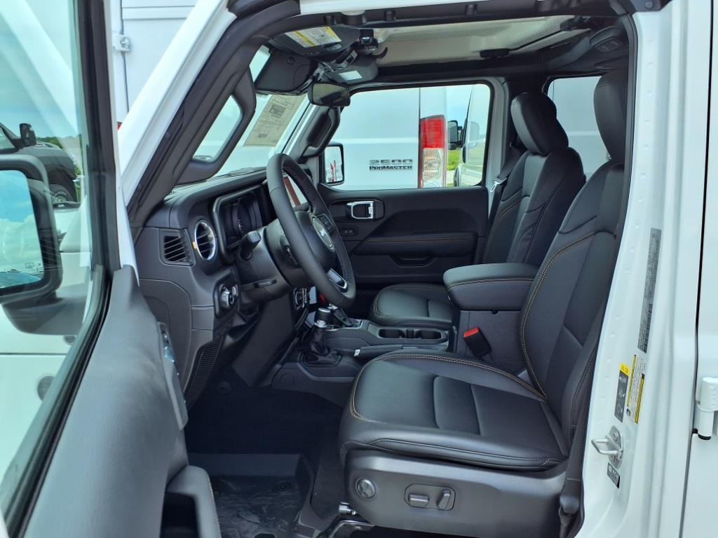 new 2025 Jeep Gladiator car, priced at $40,924