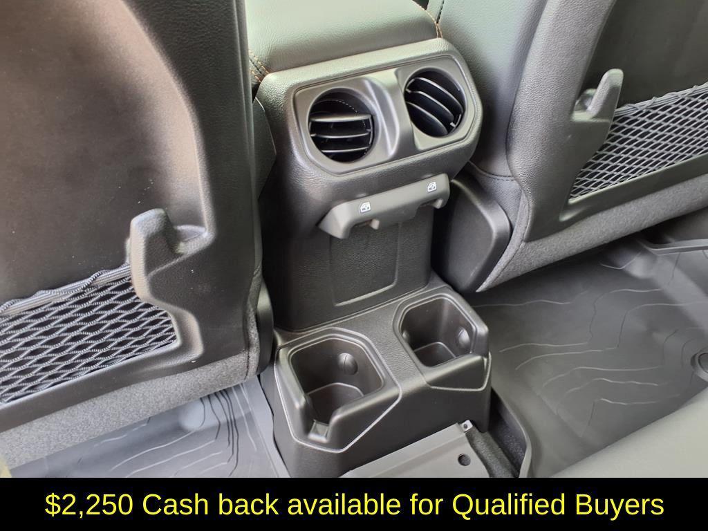 new 2025 Jeep Gladiator car, priced at $39,924