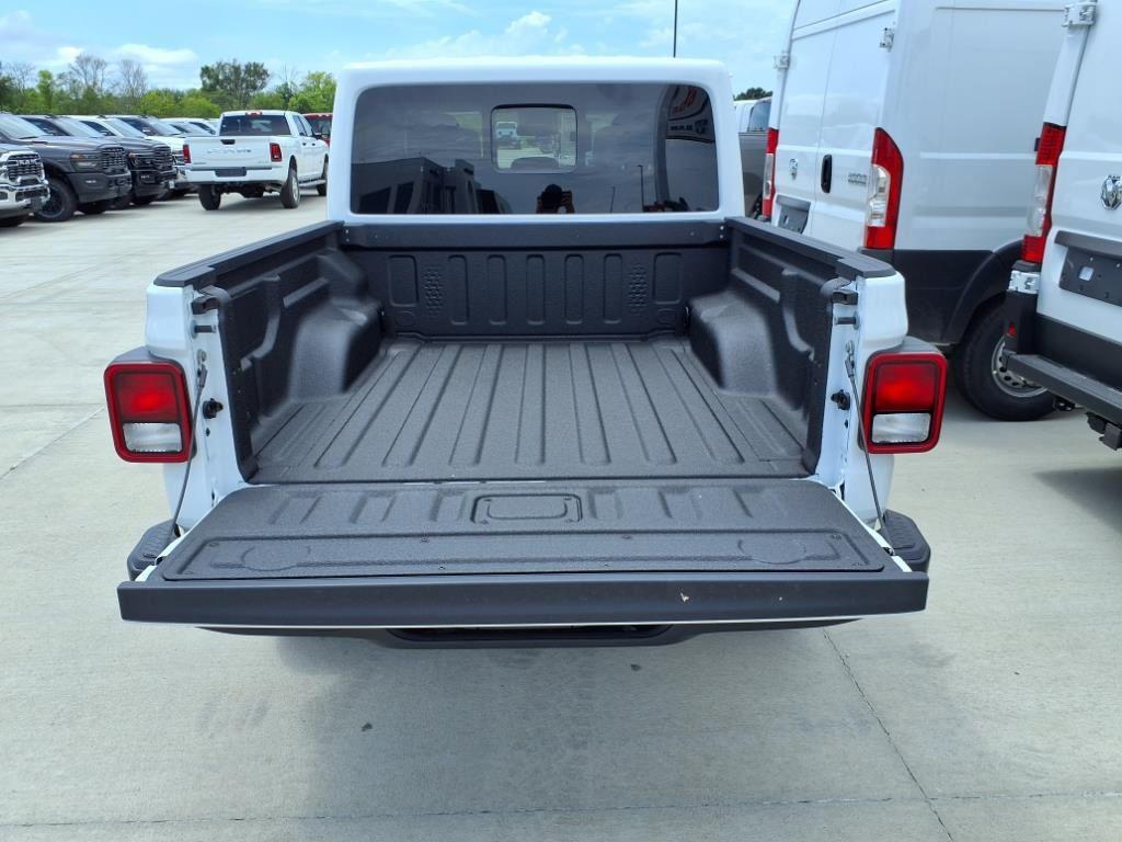 new 2025 Jeep Gladiator car, priced at $40,924