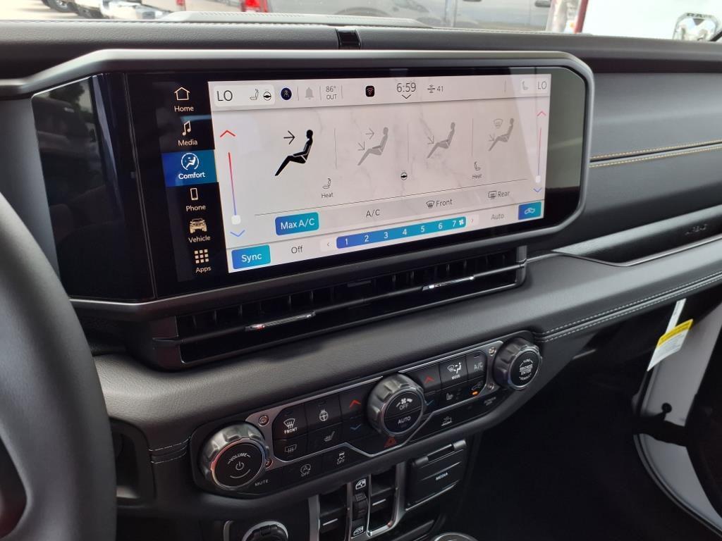 new 2025 Jeep Gladiator car, priced at $40,924