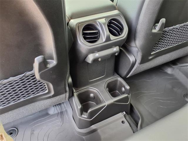new 2025 Jeep Gladiator car, priced at $40,424