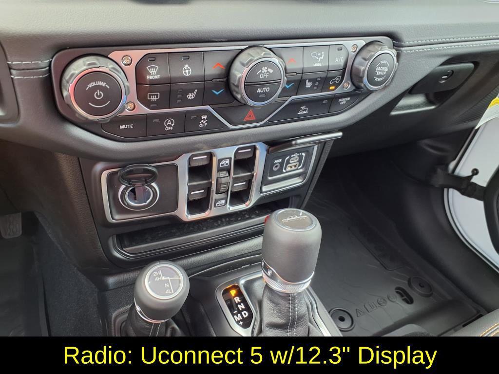 new 2025 Jeep Gladiator car, priced at $39,924
